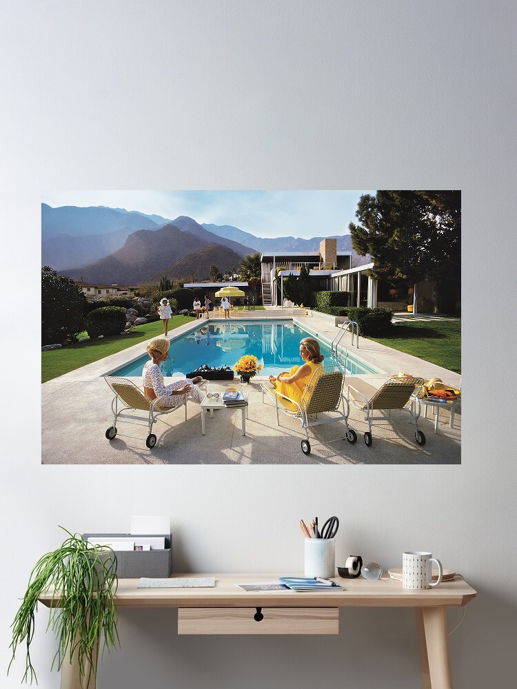 Luxury Lifestyle Picture - Retro Poolside Host Luxe levensstijl door